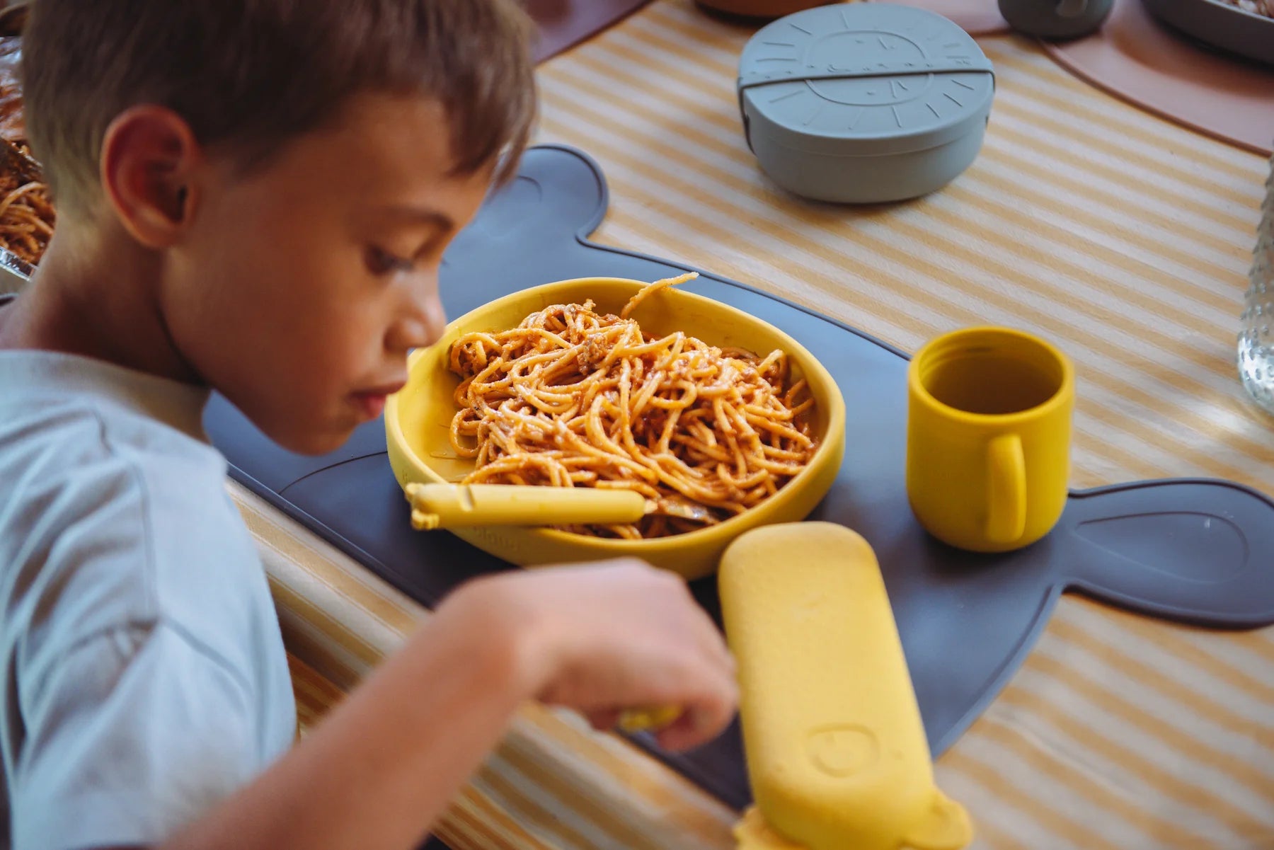 Kinderteller mit Saugfuss Löwe