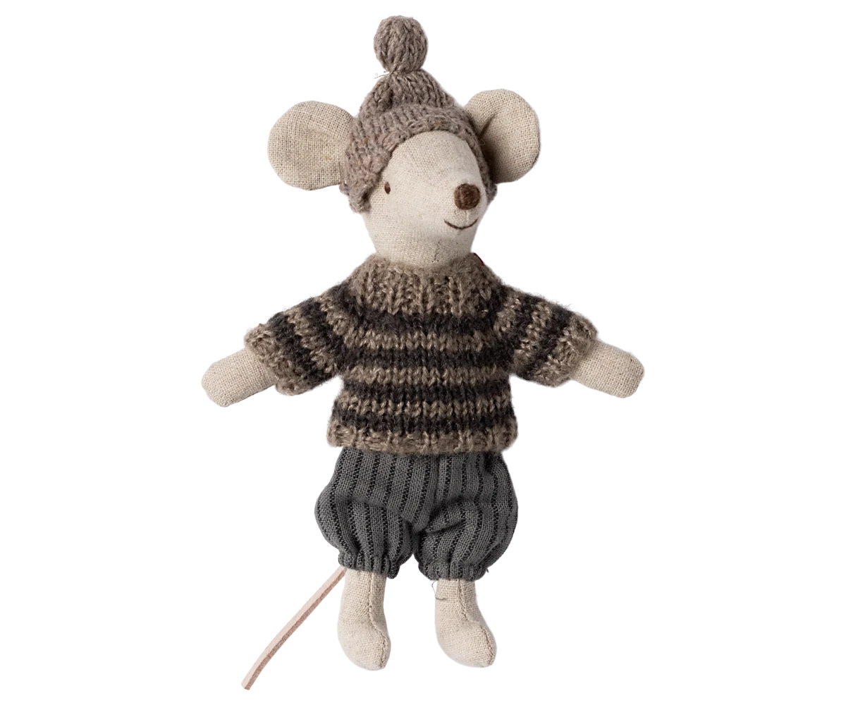 Wintermaus mit Ski, grosser Bruder