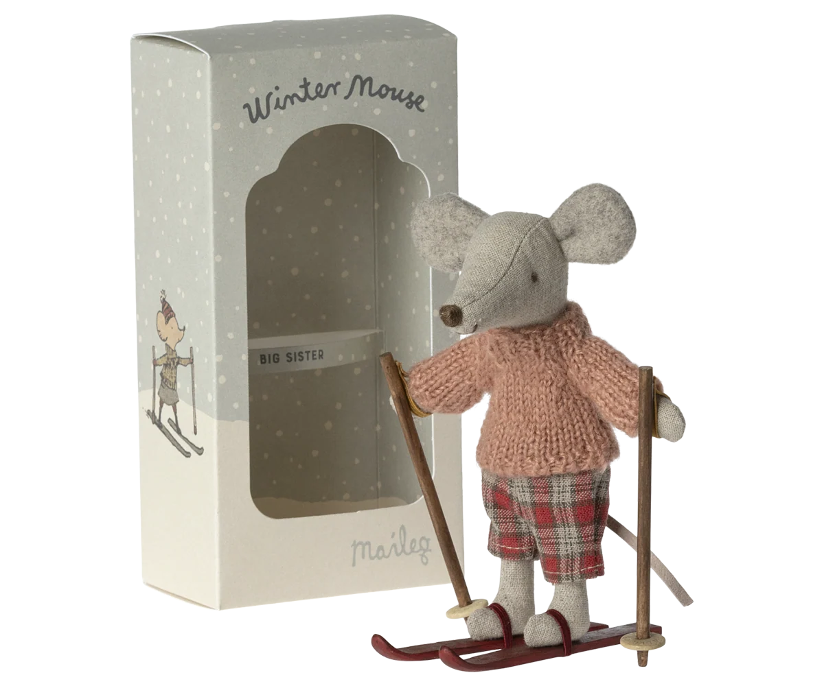 Wintermaus mit Ski, grosse Schwester