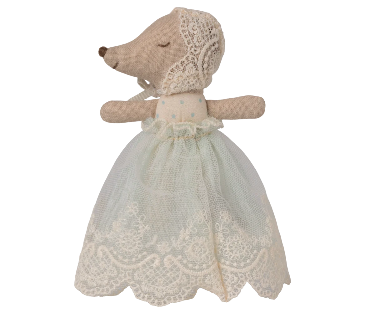 Babymaus im Kleid