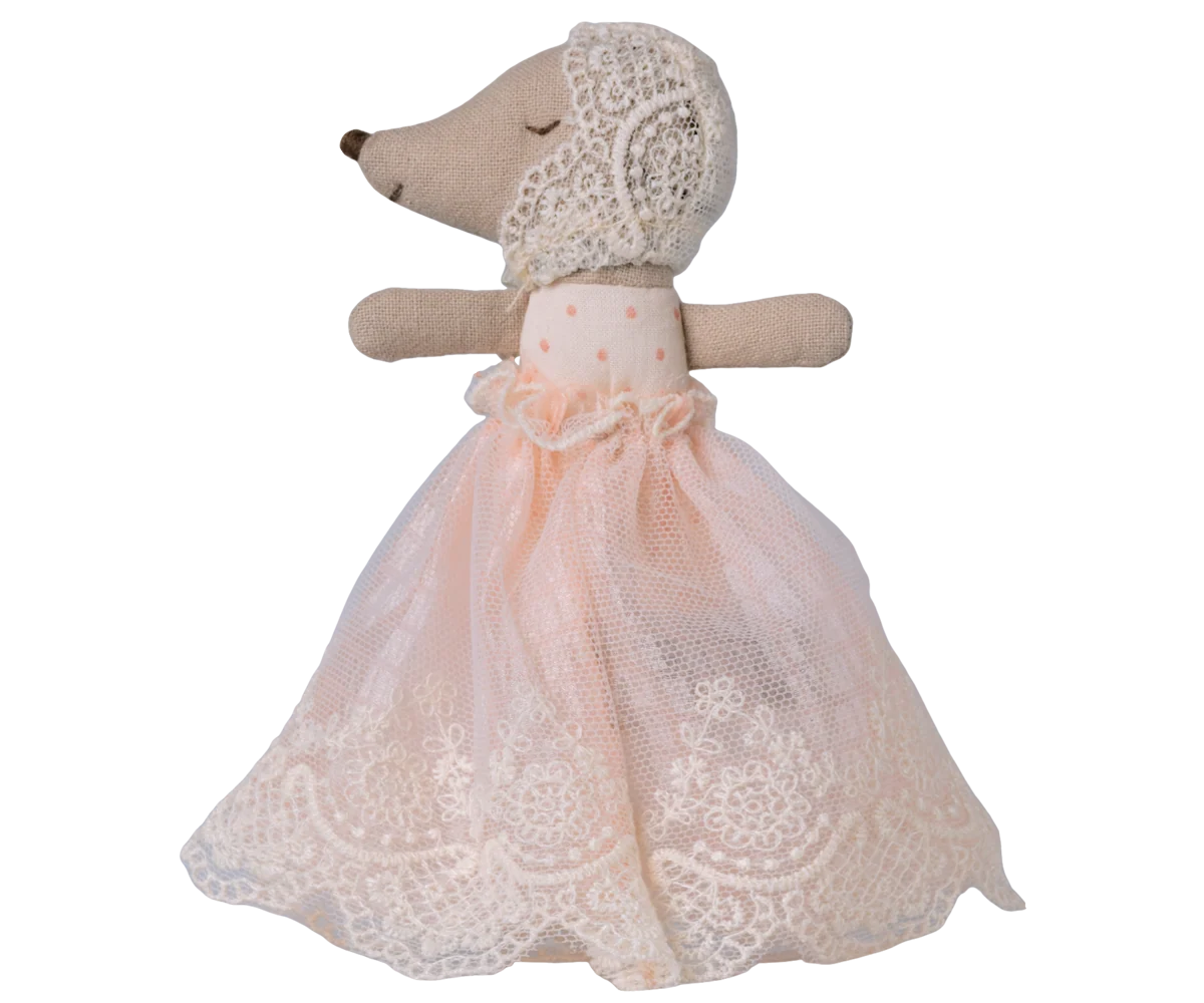 Babymaus im Kleid