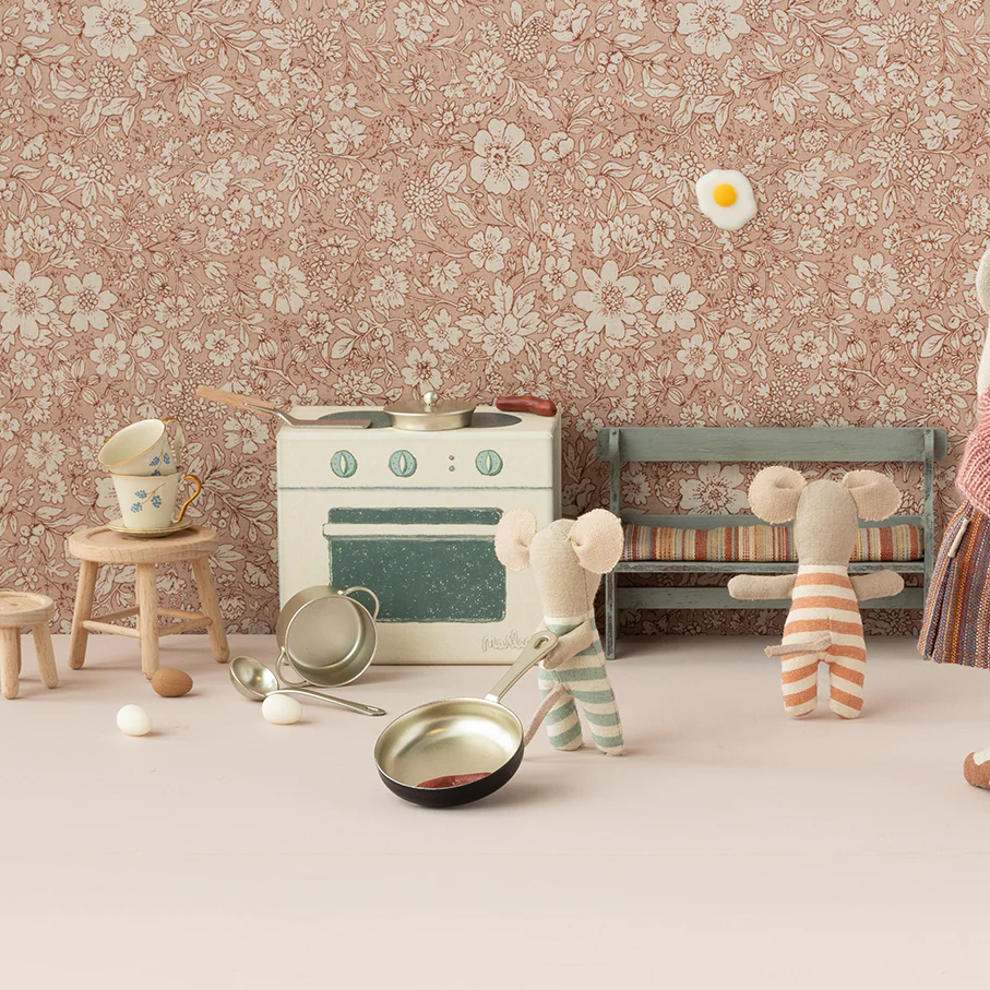 Miniatur-Küche mit Kochutensilien Vintage